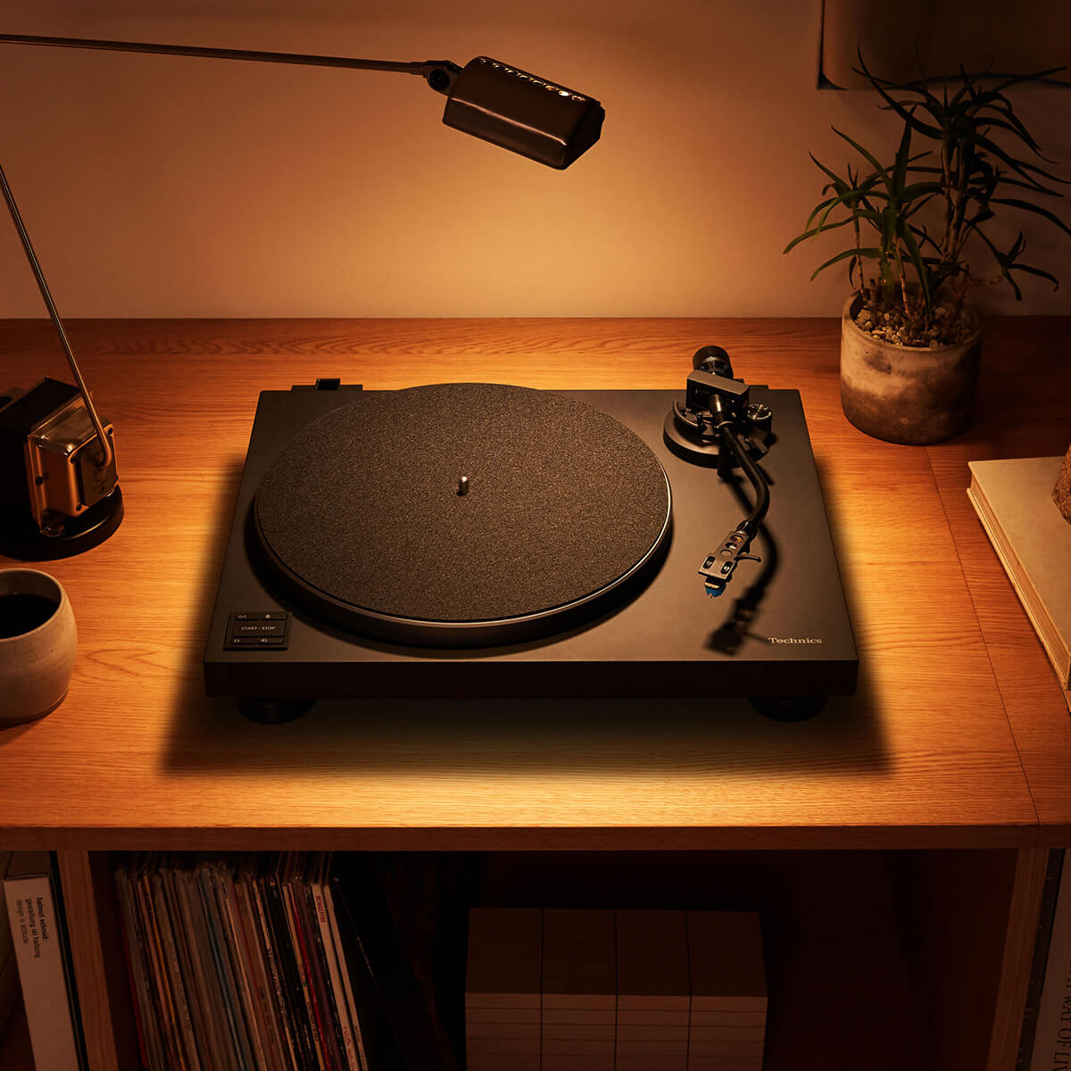 Technics SL-40CBT Contemporary Direct Drive Audio Turntable (Black)