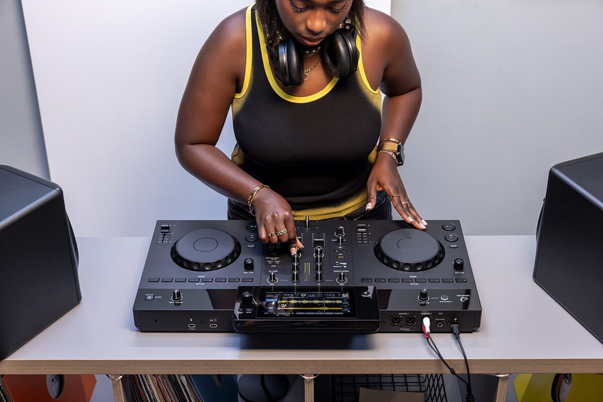 AlphaTheta XDJ-AN All-In-One DJ System w/ Streaming & SonicLink w/FREE DM-40D Monitors