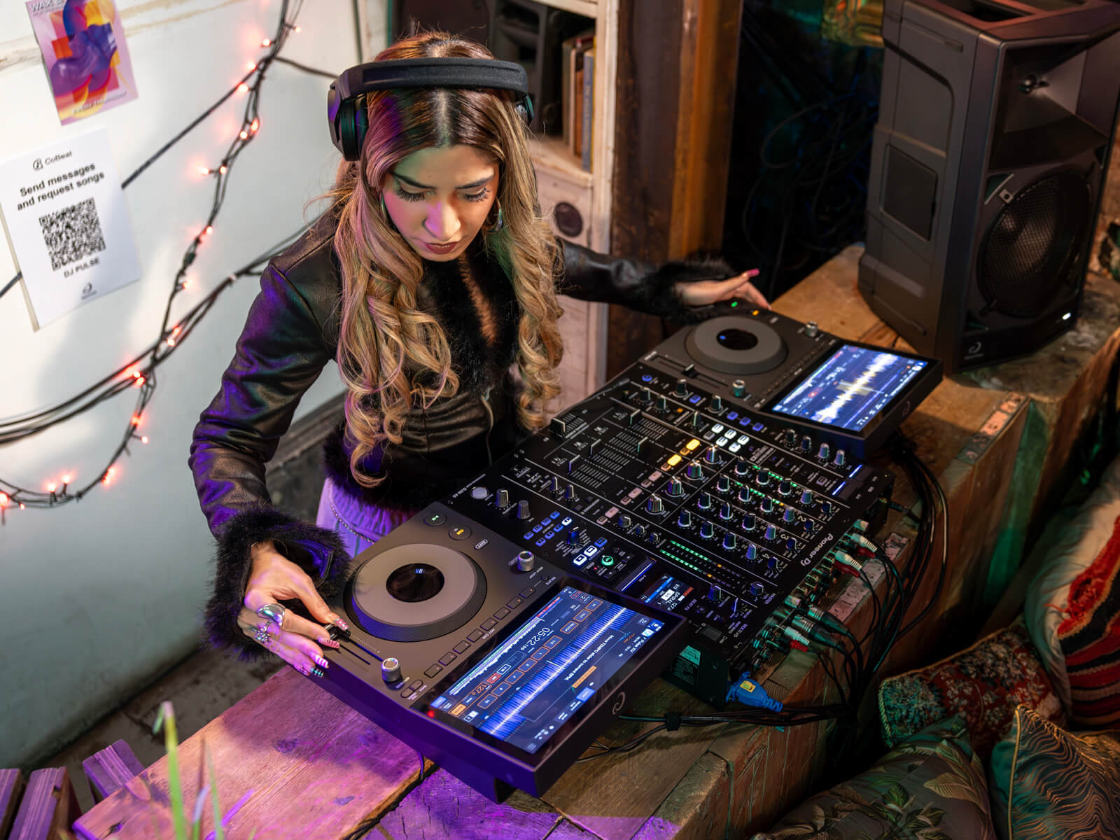 AlphaTheta CDJ-1500X DJ Media-Player with Streaming Support & 10.1-inch Touchscreen