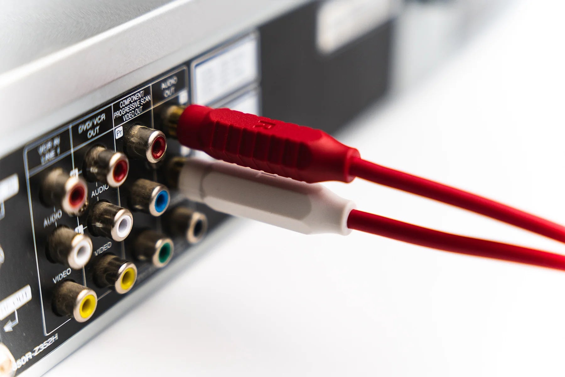 Chroma Cables Audio 2.0 RCA to RCA 2M (Various Colours)