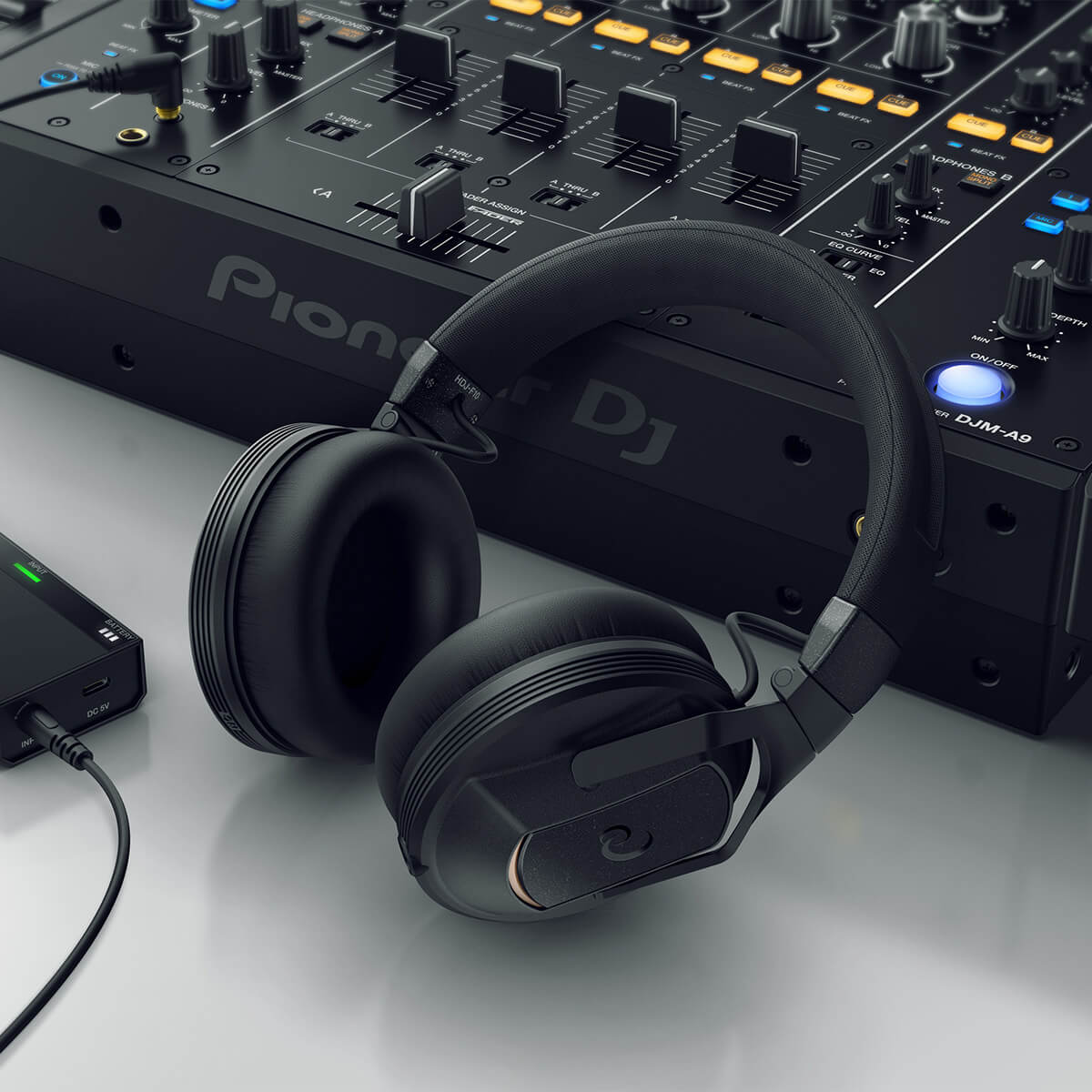 AlphaTheta HDJ-F10-TX Ultra-Low Latency Wireless Headphones w/ Transmitter (Black)