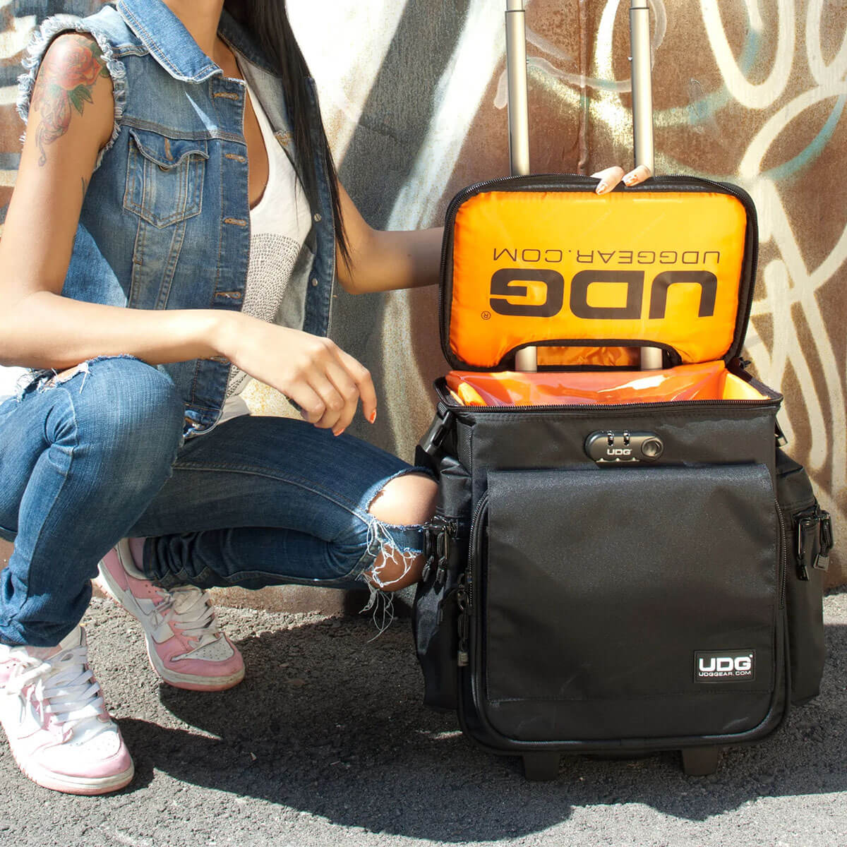 UDG Ultimate SlingBag TROLLEY DELUXE MK2 (Black/Orange Inside)