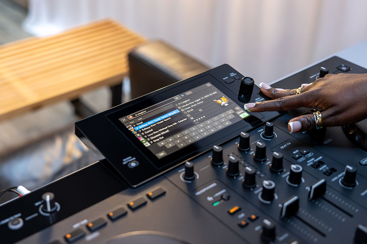 AlphaTheta XDJ-AN All-In-One DJ System w/ Streaming & SonicLink w/FREE DM-40D Monitors