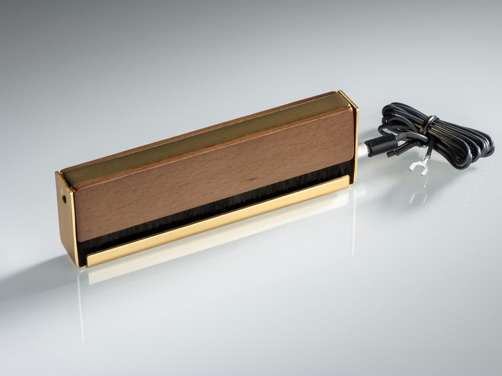 Pro-Ject BRUSH IT PREMIUM Anti-Static Carbon Fibre Record Brush w/ Ground Wire