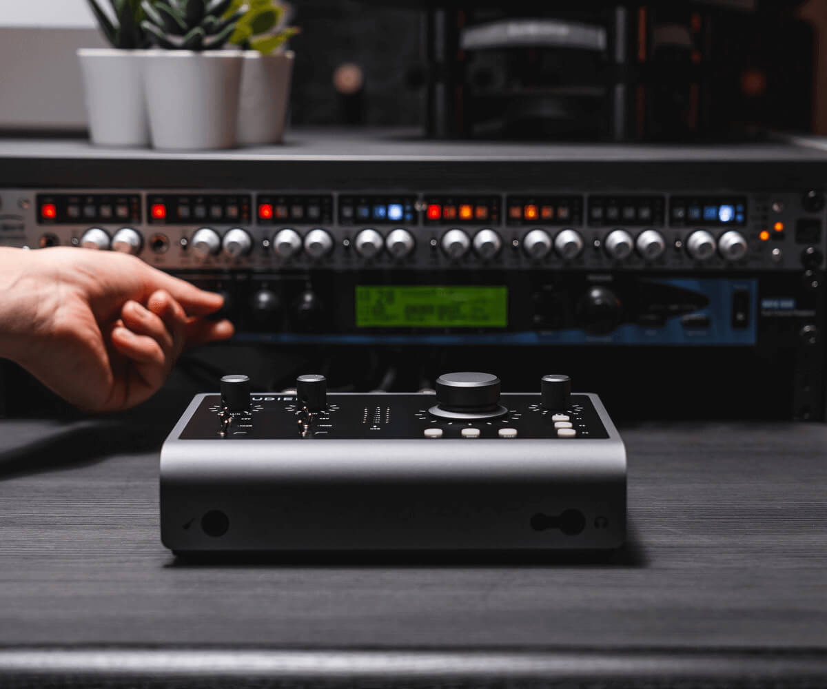 Audient iD24 10-In/14-Out High Performance Audio Interface