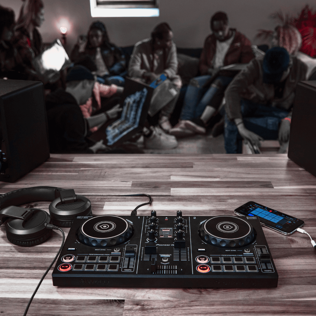 Pioneer DDJ-200 X CUE-1 Beginner DJ Controller + H'phones Pioneer DDJ-200 X CUE-1 Beginner DJ Controller + H'phones