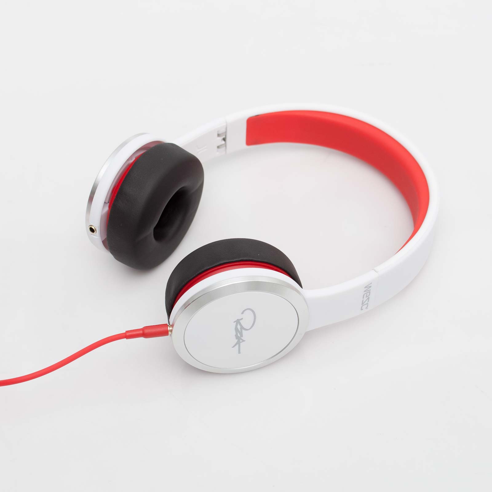 ヘッドホン WeSC Chambers by RZA STREET Headphone H78856000001000-00-720x720.jpg